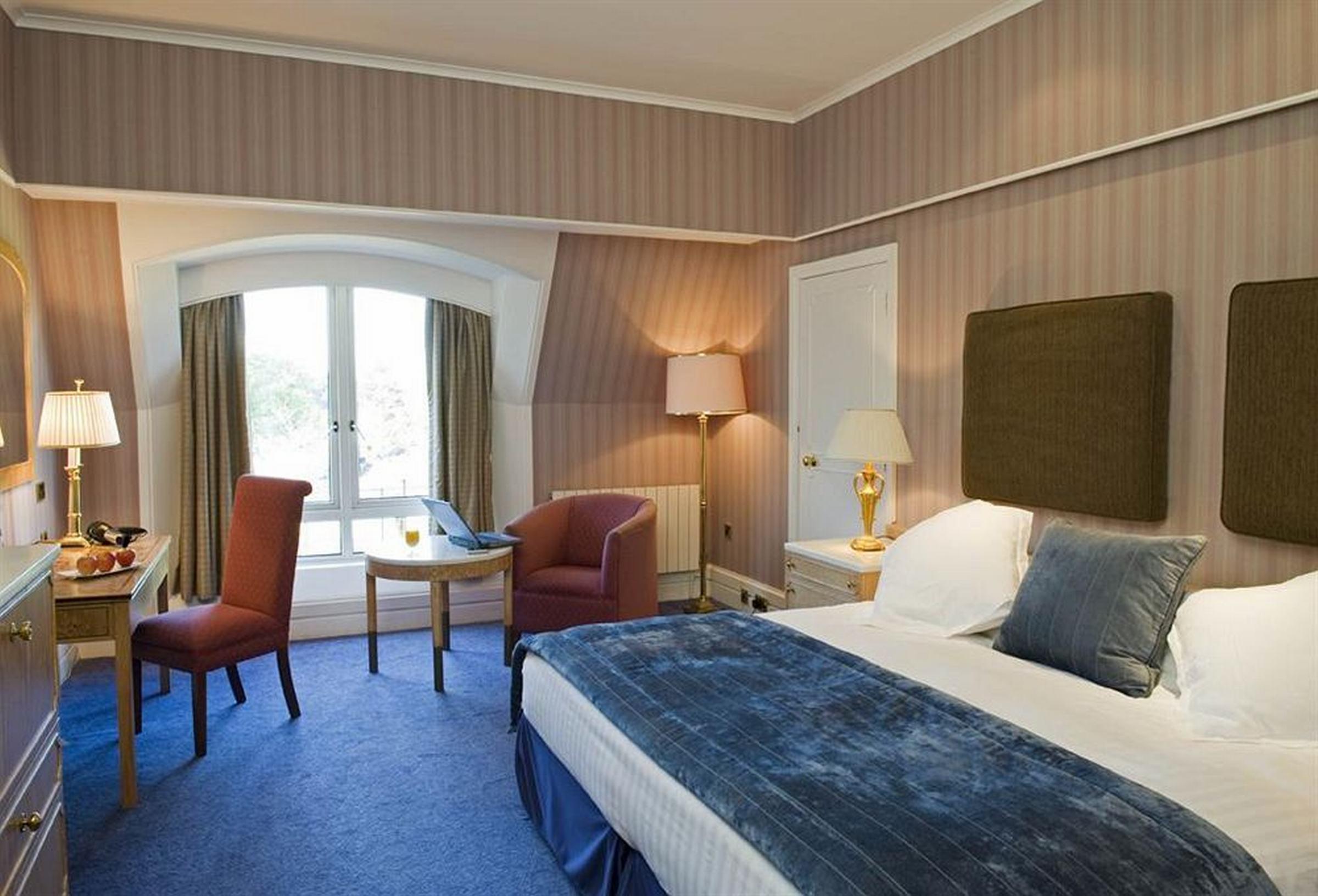The Culloden Estate And Spa Holywood  Bilik gambar A room at the hotel