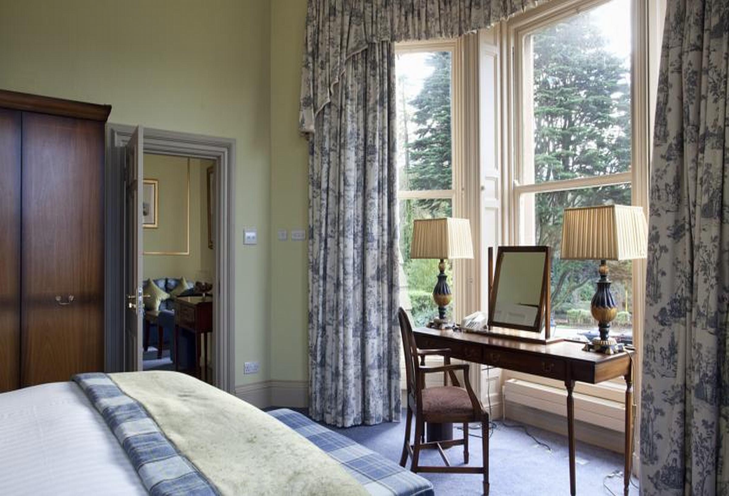 The Culloden Estate And Spa Holywood  Luaran gambar A bedroom at the hotel