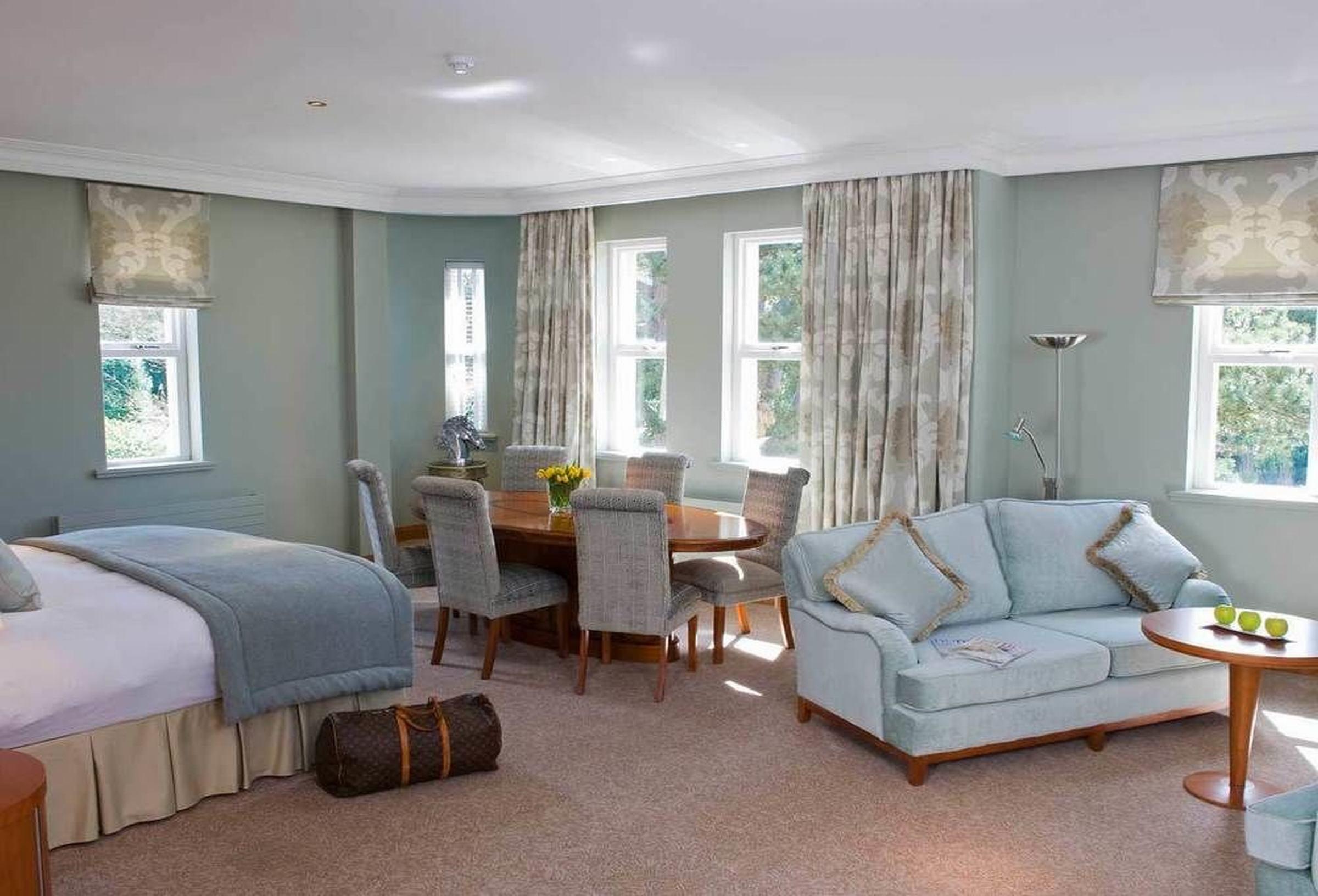 The Culloden Estate And Spa Holywood  Luaran gambar A suite at the hotel