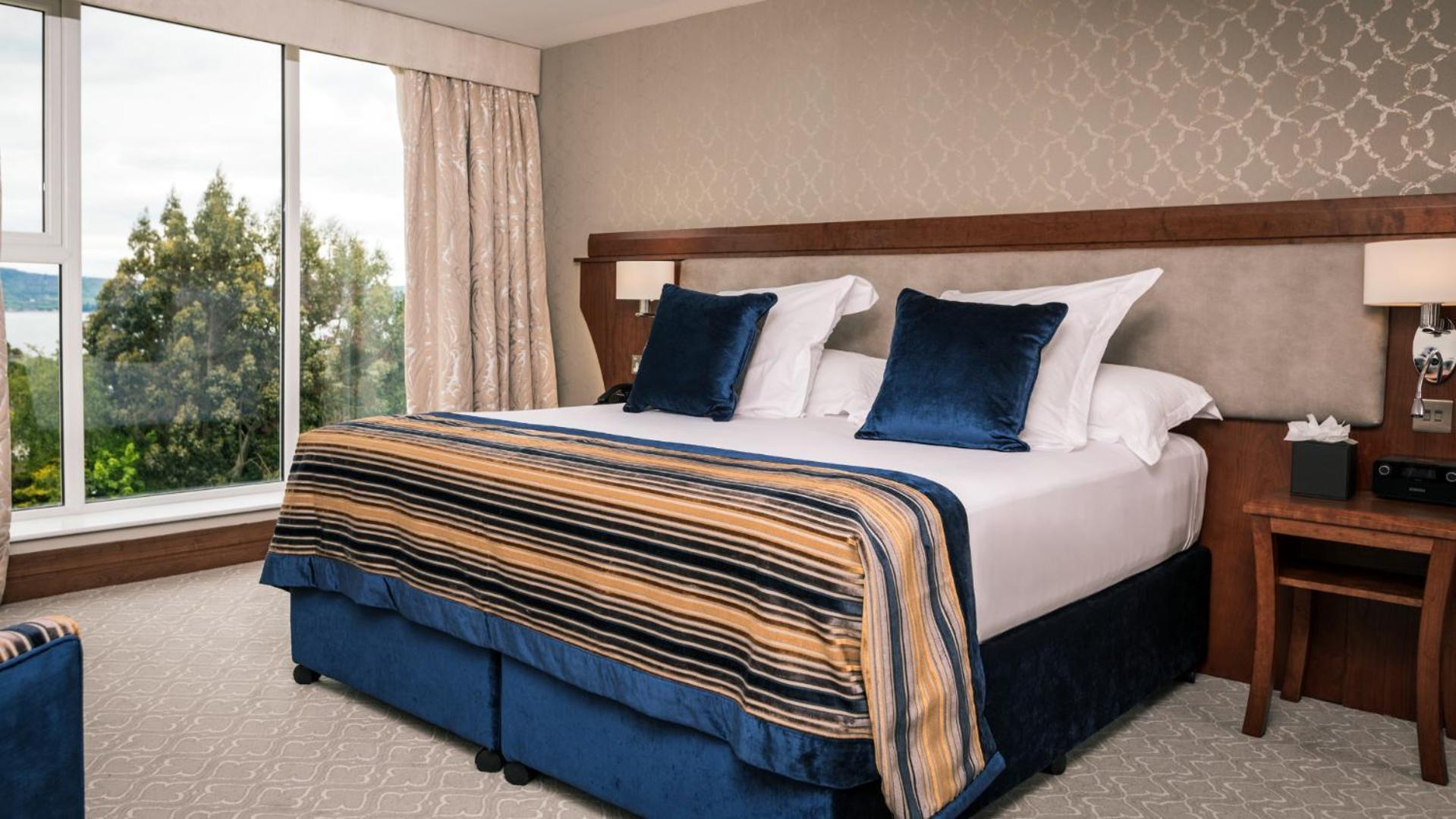 The Culloden Estate And Spa Holywood  Luaran gambar A bedroom at the hotel