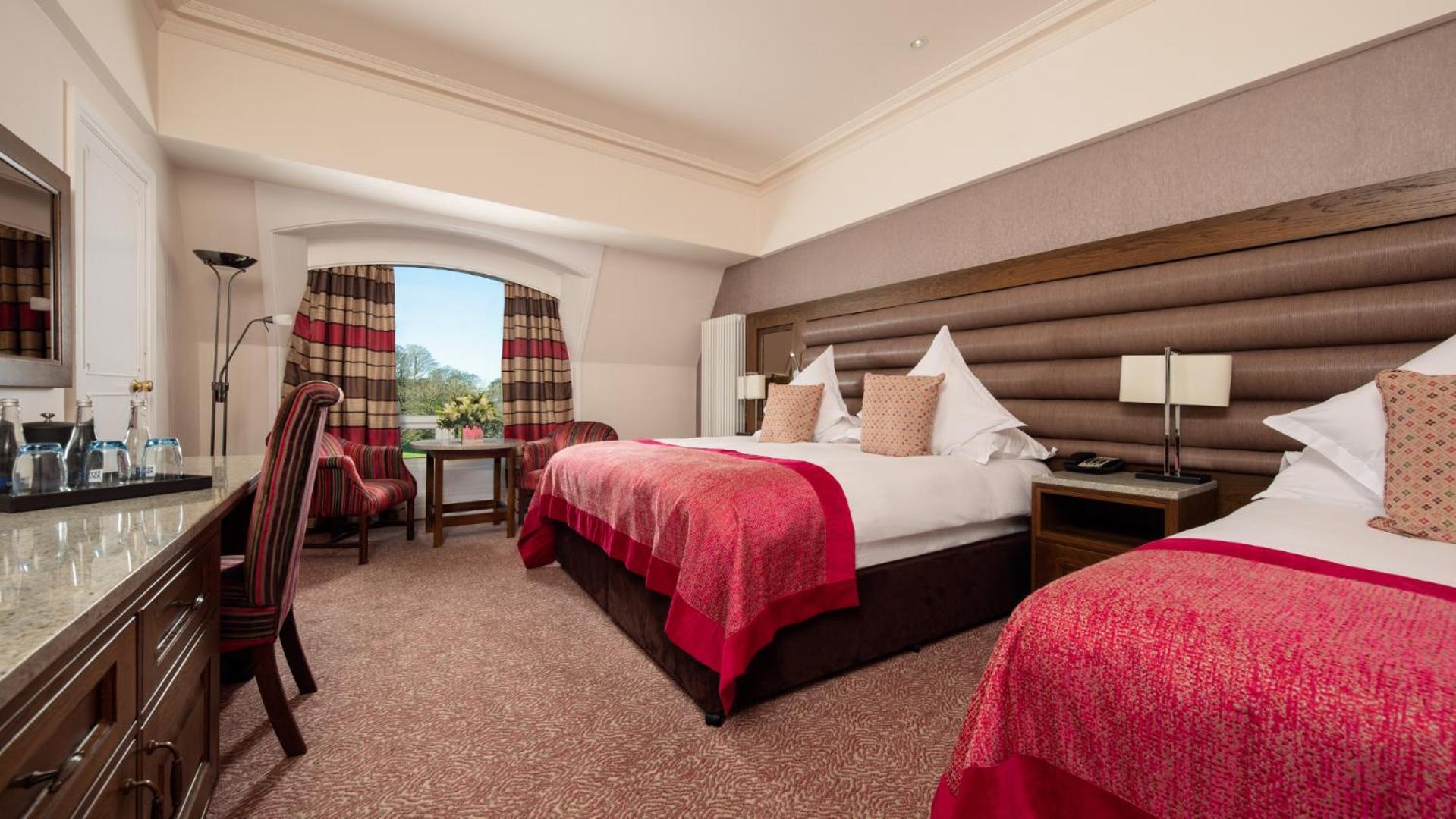 The Culloden Estate And Spa Holywood  Luaran gambar A bedroom at the hotel