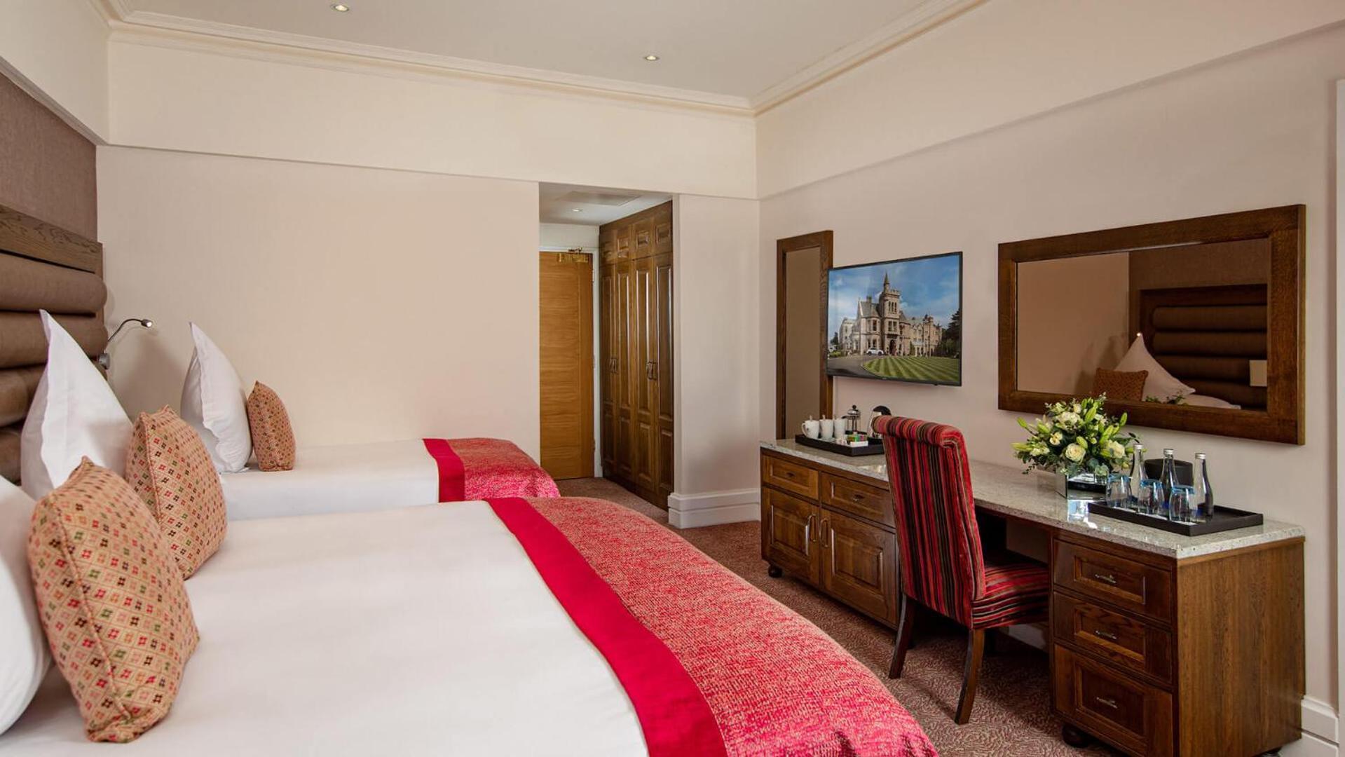 The Culloden Estate And Spa Holywood  Luaran gambar A bedroom at the hotel