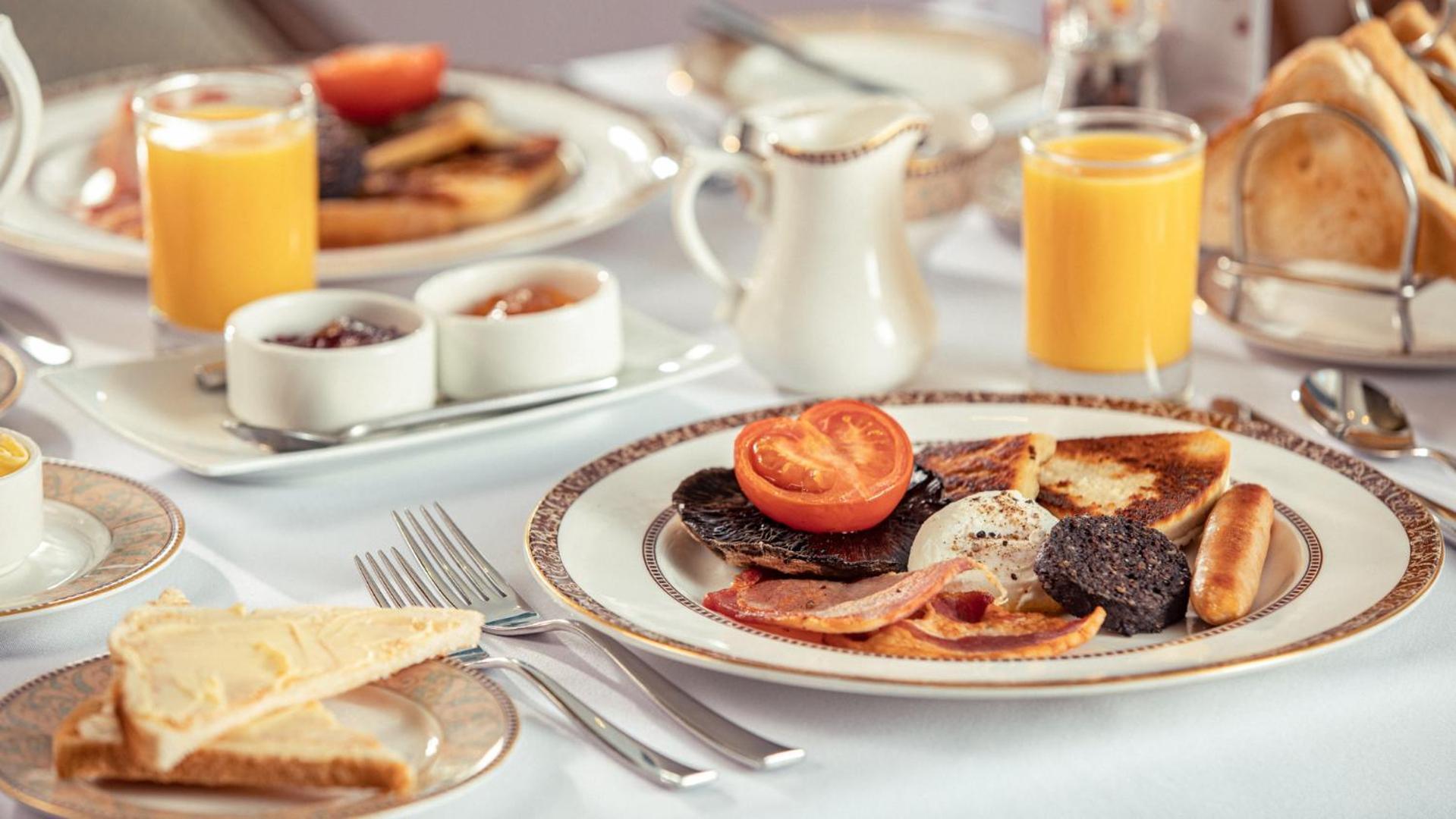 The Culloden Estate And Spa Holywood  Luaran gambar A traditional Irish breakfast